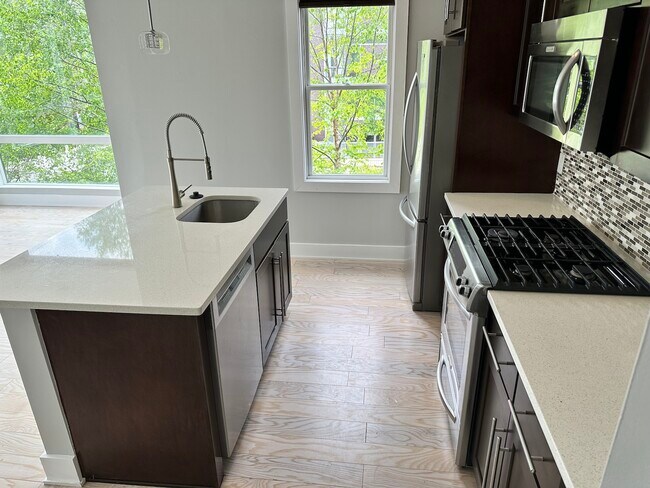 Foto del edificio - 2101 11th Street NW, Unit 205