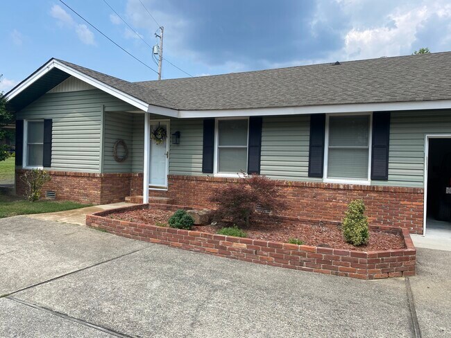 Building Photo - 410 Springwood Rd