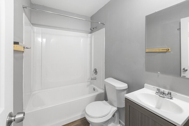 Building Photo - 711 ManApart