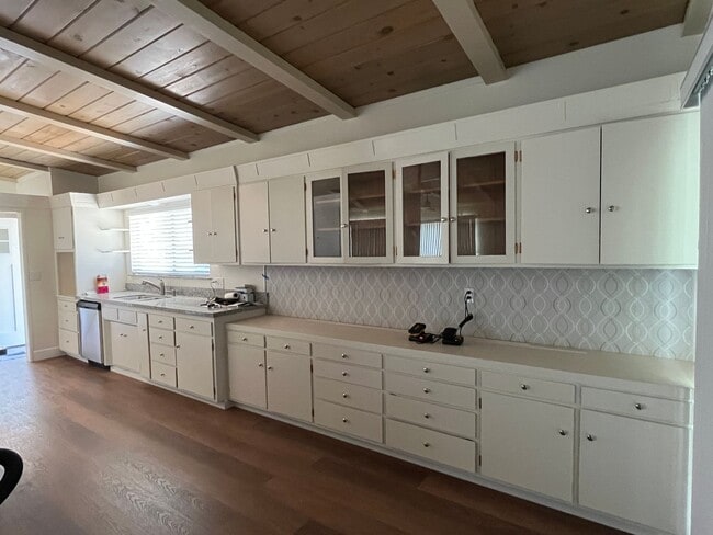 Building Photo - 4076