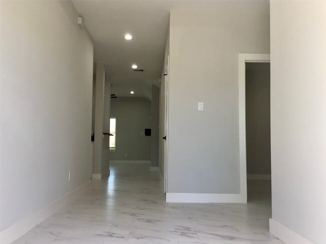 Foto del edificio - 924 E 2nd St