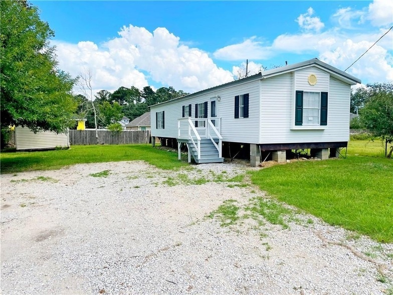 Primary Photo - 566 Panther Dr