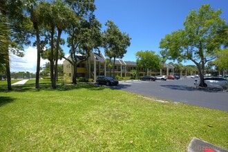 Building Photo - 1523 Meadows Cir