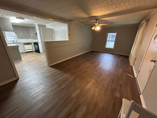 Foto del edificio - 3 Bedroom 2 Bathroom Home for Rent - SPECIAL $1,600 ALL BILLS PAID