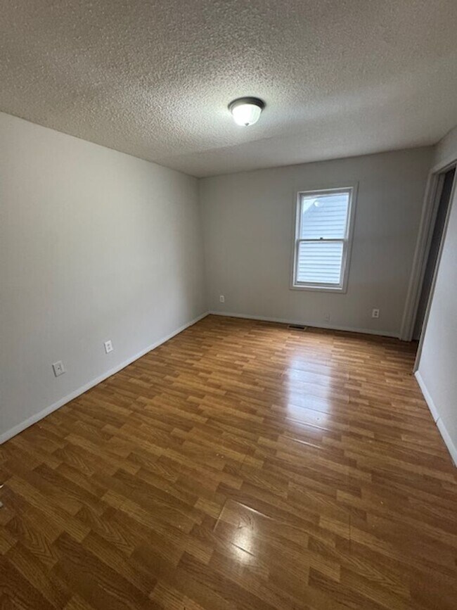 Foto del edificio - 513 E Suttenfield St