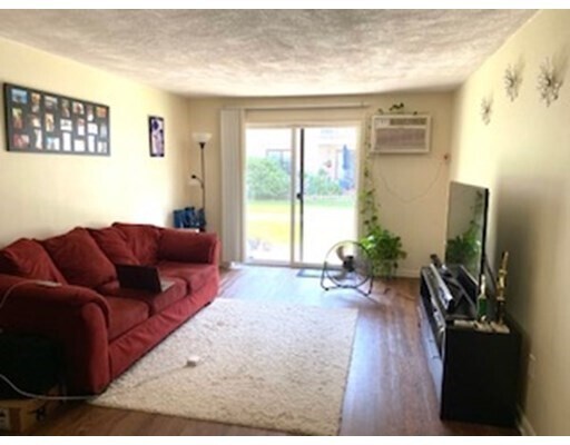 Primary Photo - 10 Kenmar Dr