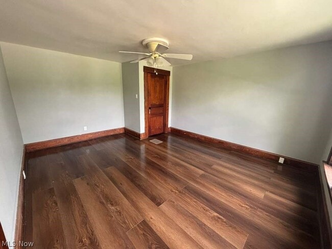 Foto del edificio - 1376 W Main St