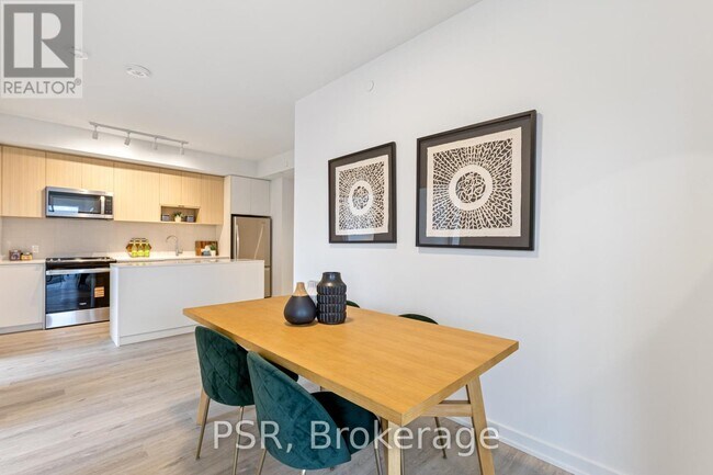 Photo du bâtiment - 4365 Bloor St W