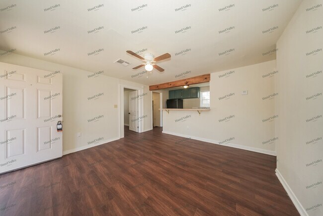 Foto del edificio - 1932 Lariet Ln