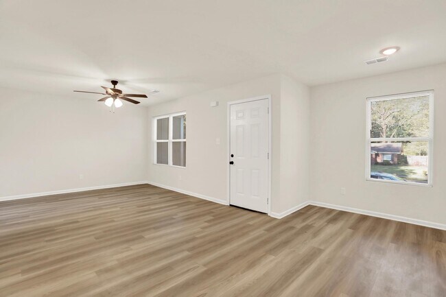 Building Photo - 3281 Madewell St
