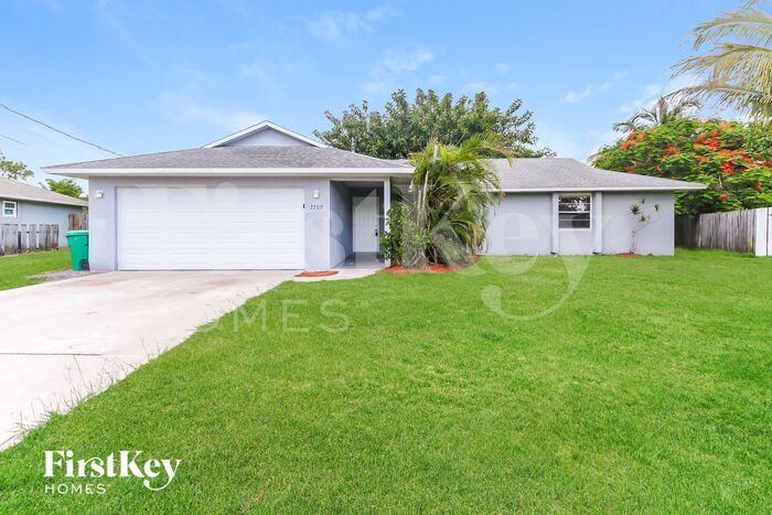 Foto principal - 2202 SE Montauk St