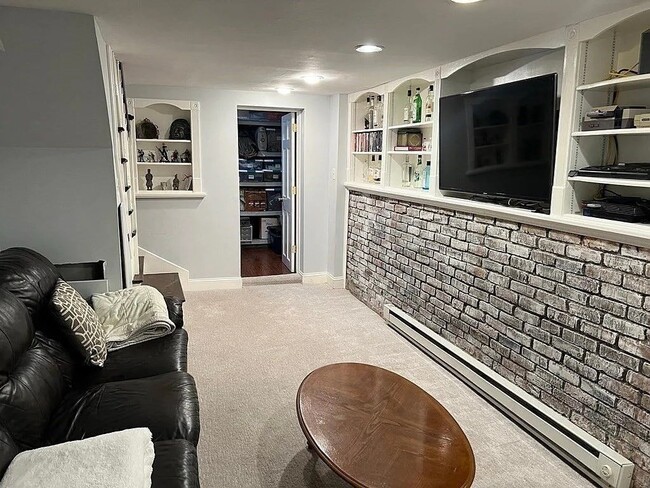 Building Photo - 15 S Russell St