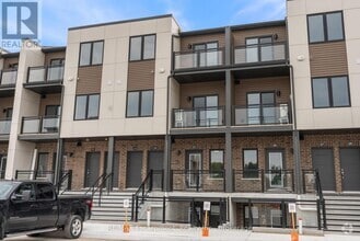 Building Photo - 940-940 St David St N