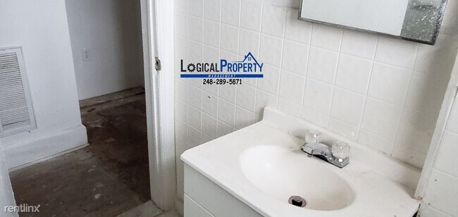 Building Photo - 3 br, 1 bath  - 4058 Clements St Uppr