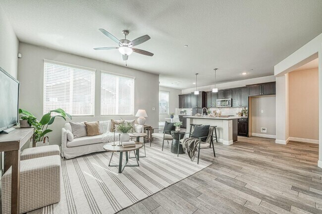 Building Photo - 1437 E Via Viola Way