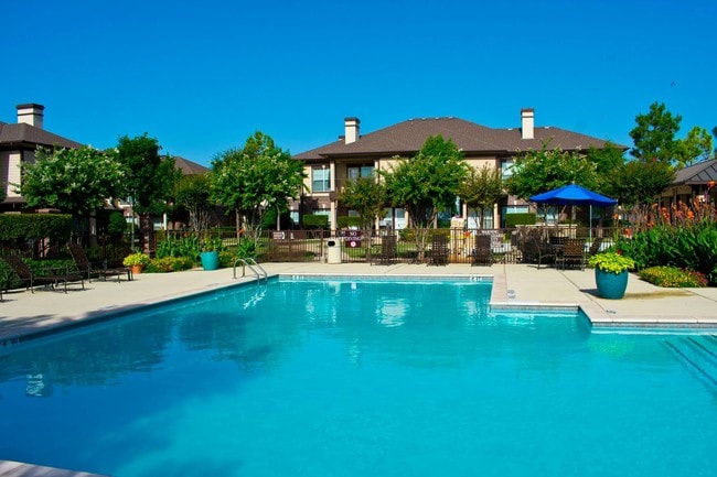 Building Photo - Estate Villas at Krum Apartments