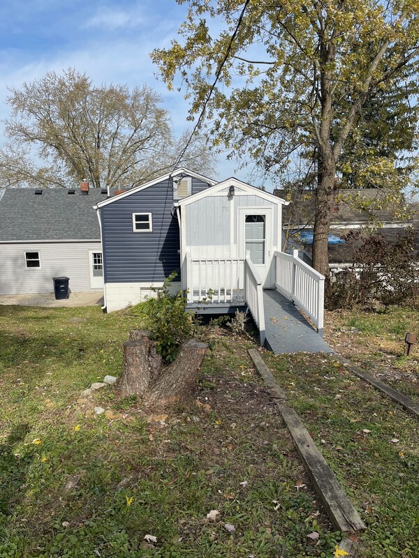 Primary Photo - 718 W Hubert Ave