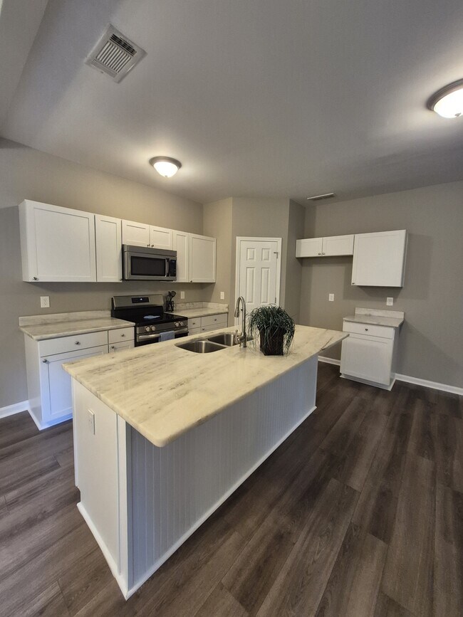 Foto del edificio - 595 Vaughn Rd