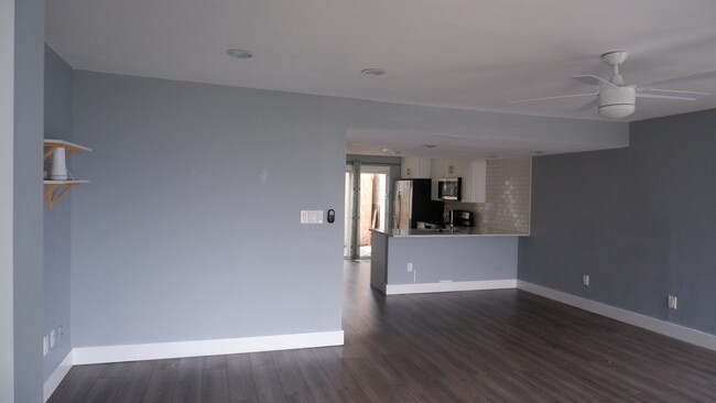 Building Photo - 6400 Chimney Creek Cir
