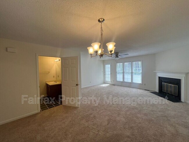 Foto del edificio - 112 Greenmont Ln