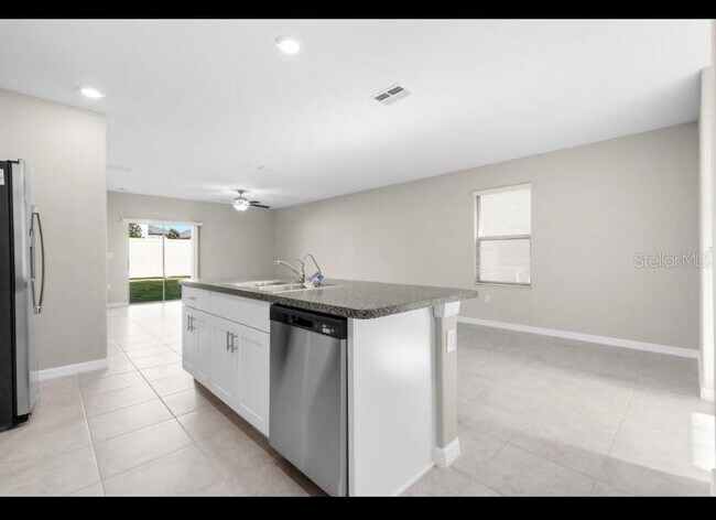 Building Photo - 10228 Amazing Grace Ave