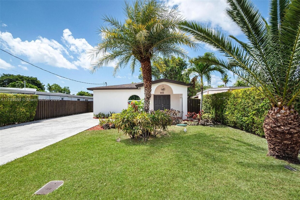 Primary Photo - 6356 SW 32nd St