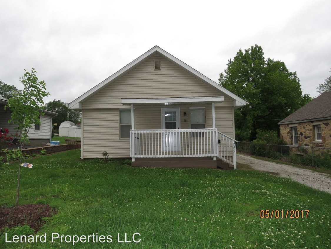 Primary Photo - 2833 W College St