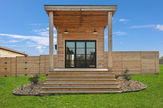 Photo - 23900 Old Hwy 6 House