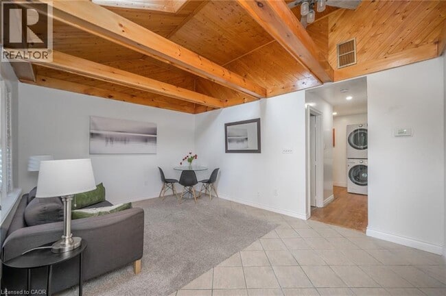 Building Photo - 100 Munn St