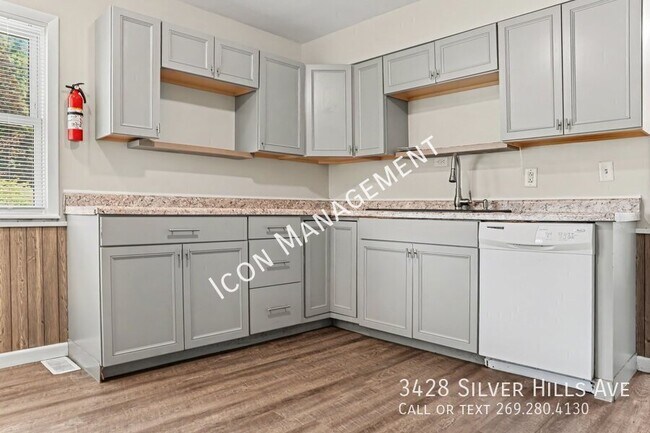 Foto del edificio - 3428 Silver Hills Ave
