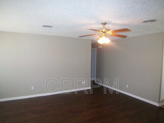 Foto del edificio - 5401 Temple Ave