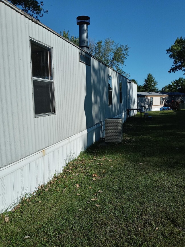 Building Photo - 361 Golden Dale Dr