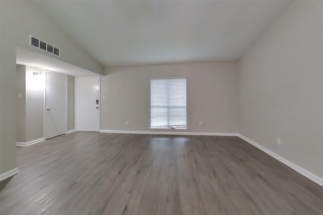 Foto del edificio - 17503 Nordway Dr