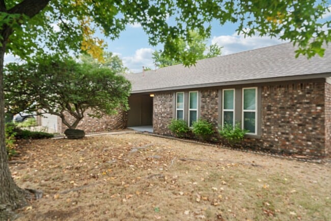 Building Photo - 2904 E Fort Worth St