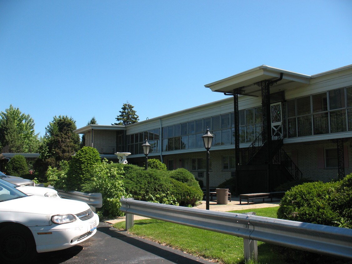 Foto principal - 5629 Saint Charles Rd