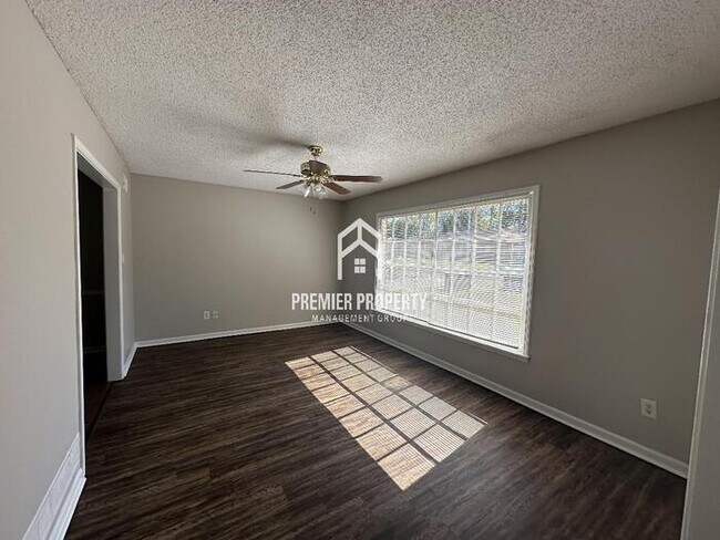 Building Photo - 6104 Fox Ridge Dr