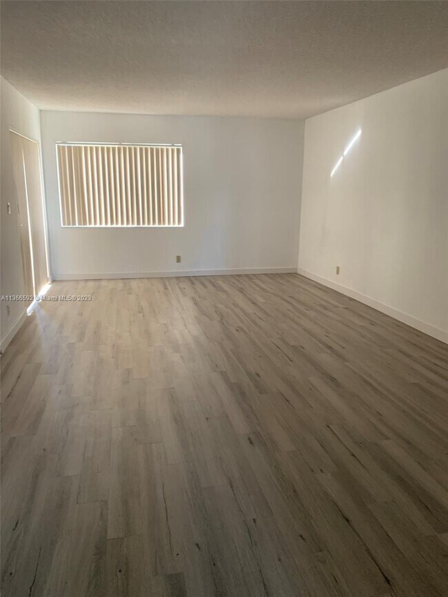Foto del edificio - 161 Lakeview Dr
