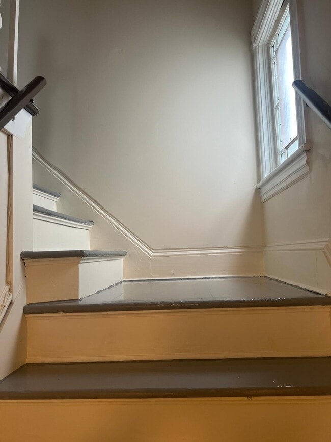 Building Photo - 442 Cedar St