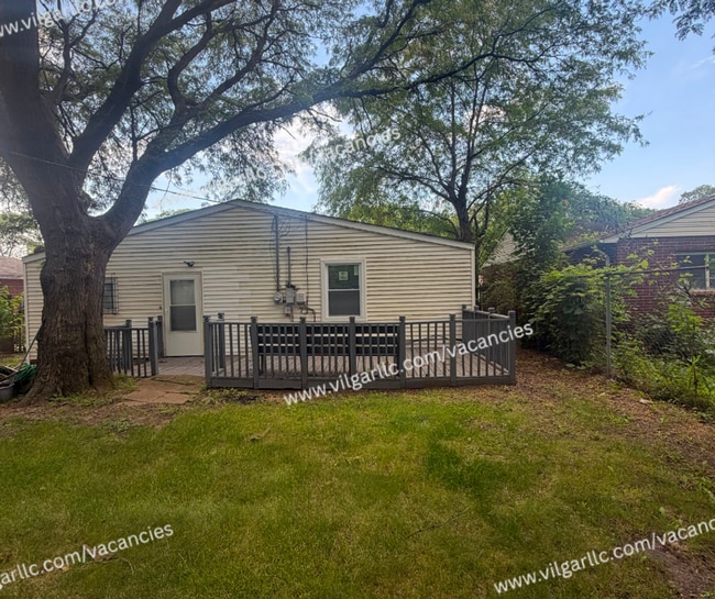 Building Photo - This stunning 4 Bedroom, 1 Bath home in Gary, IN