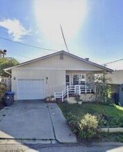 Building Photo - 464 Rennel St