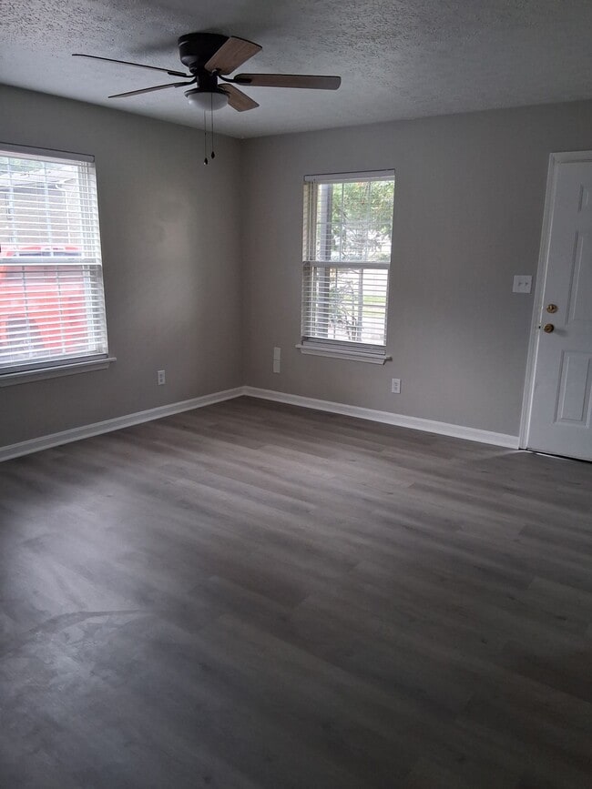 Building Photo - 4702 Kenrose Ln