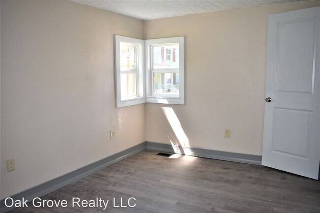 Building Photo - 3 br, 1 bath House - 380 McClure Ave