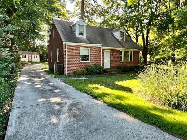 Building Photo - 1501 Skipwith Rd