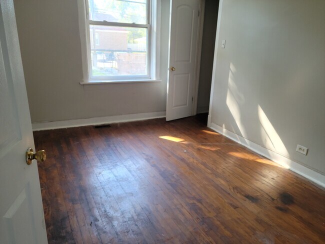 Foto del edificio - 1335 W Garfield Blvd
