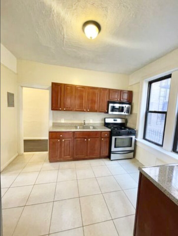 Primary Photo - 700 Essex St