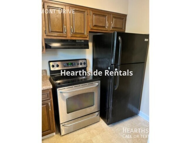 Foto del edificio - **2 Bedroom 1.5 Bath Townhouse Centrally L...