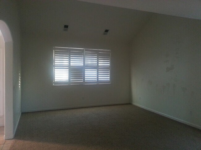 Building Photo - 1625 Rose Garden Ct