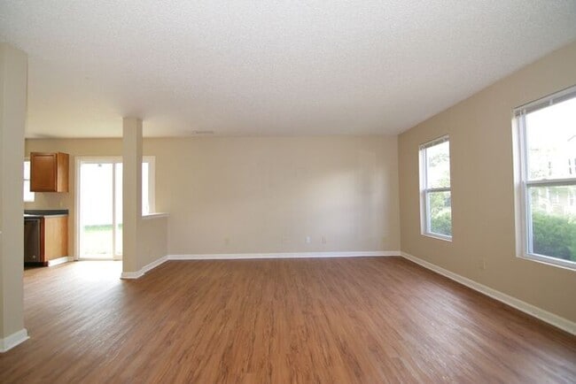 Building Photo - LOVELY 3 BEDROOM, 2.5 BATHROOM HOME IN DESIRABLE NOBLESVILLE!