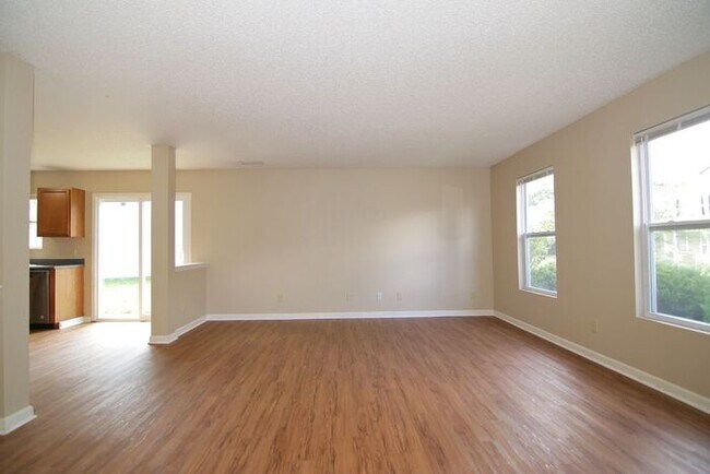 Foto del edificio - LOVELY 3 BEDROOM, 2.5 BATHROOM HOME IN DESIRABLE NOBLESVILLE!
