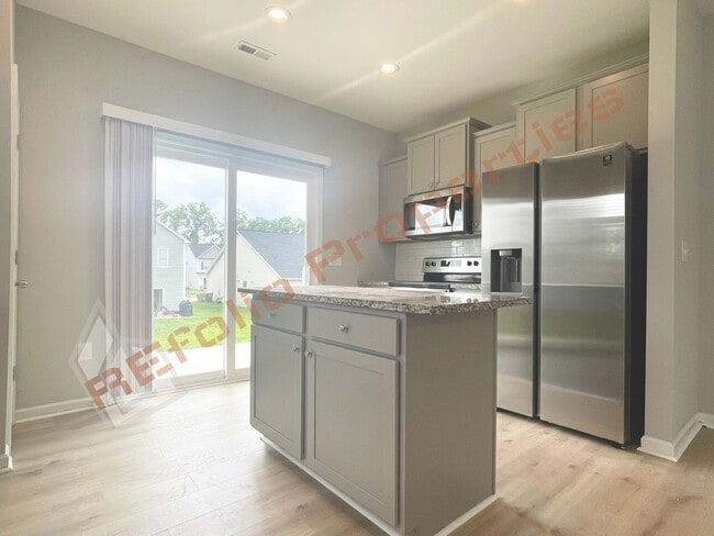 Building Photo - Beautiful Home with 4 Bedrooms, 3 Bathroom...